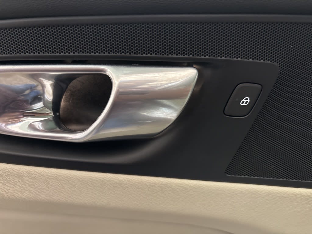 Thumbnail: 2024 Volvo XC60 - 34