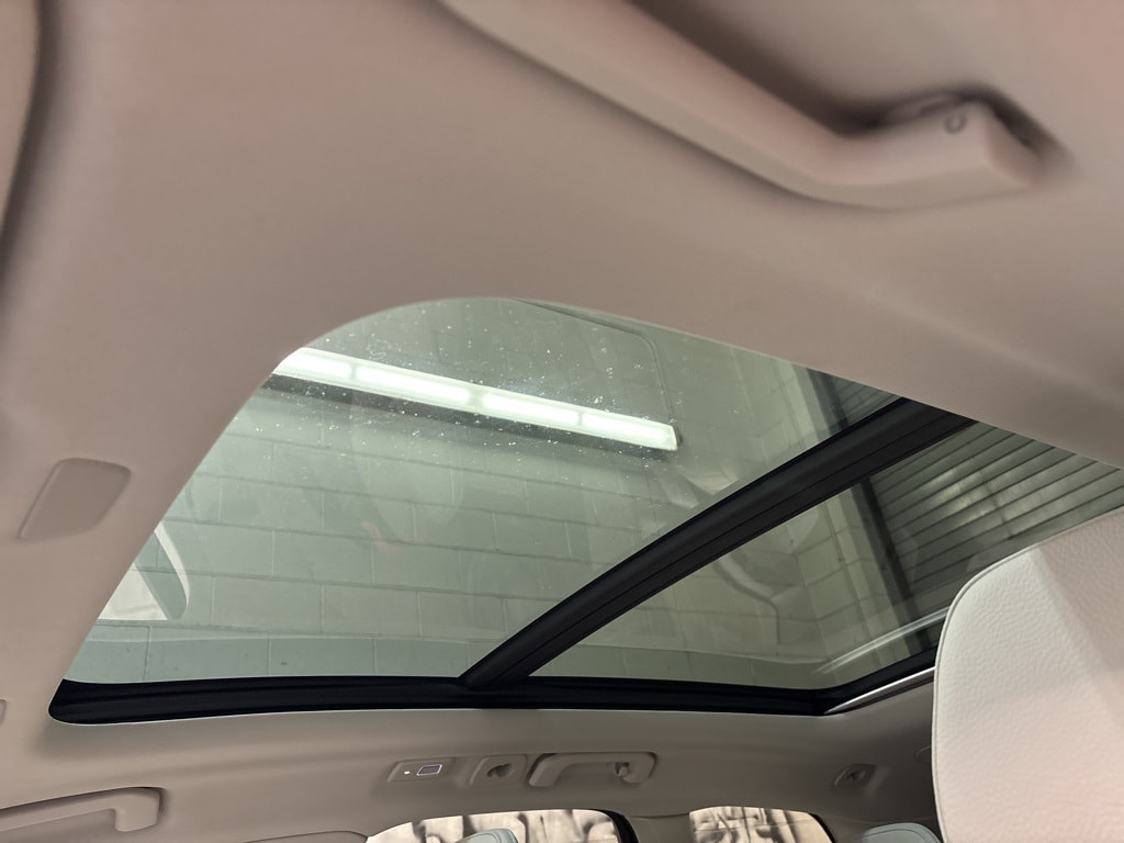 Thumbnail: 2024 Volvo XC60 - 32