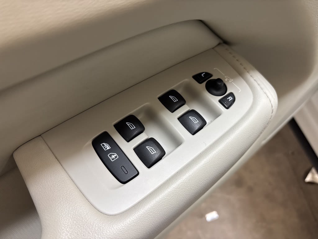 Thumbnail: 2024 Volvo XC60 - 23