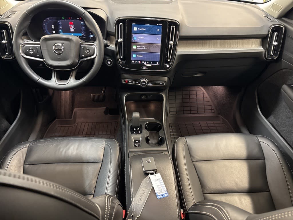 Thumbnail: 2023 Volvo XC40 - 11