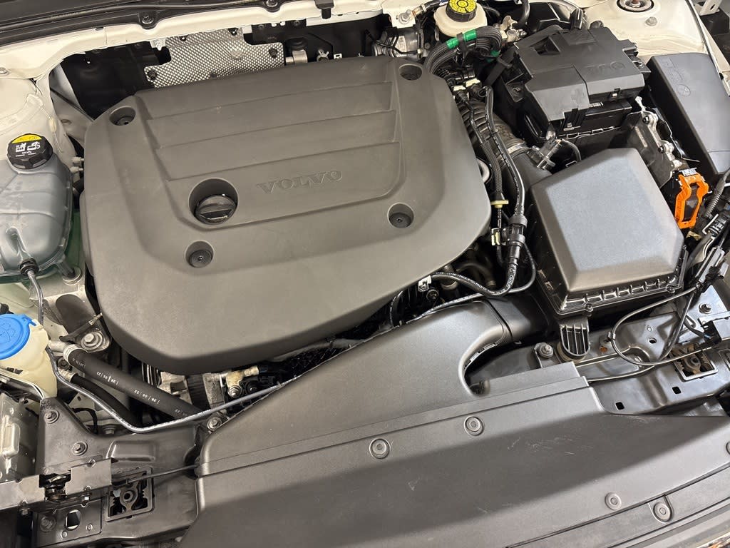 Thumbnail: 2023 Volvo XC40 - 6