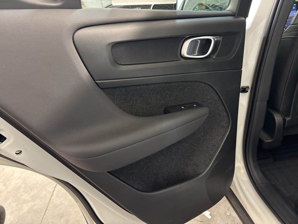 Thumbnail: 2023 Volvo XC40 - 29