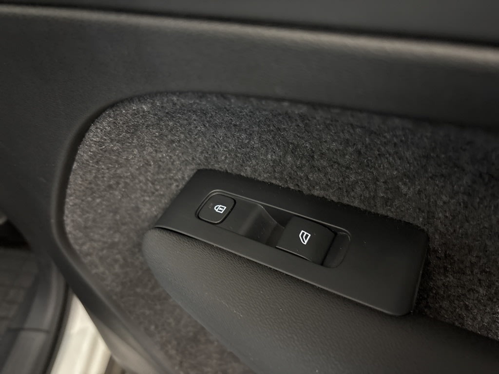 Thumbnail: 2023 Volvo XC40 - 35