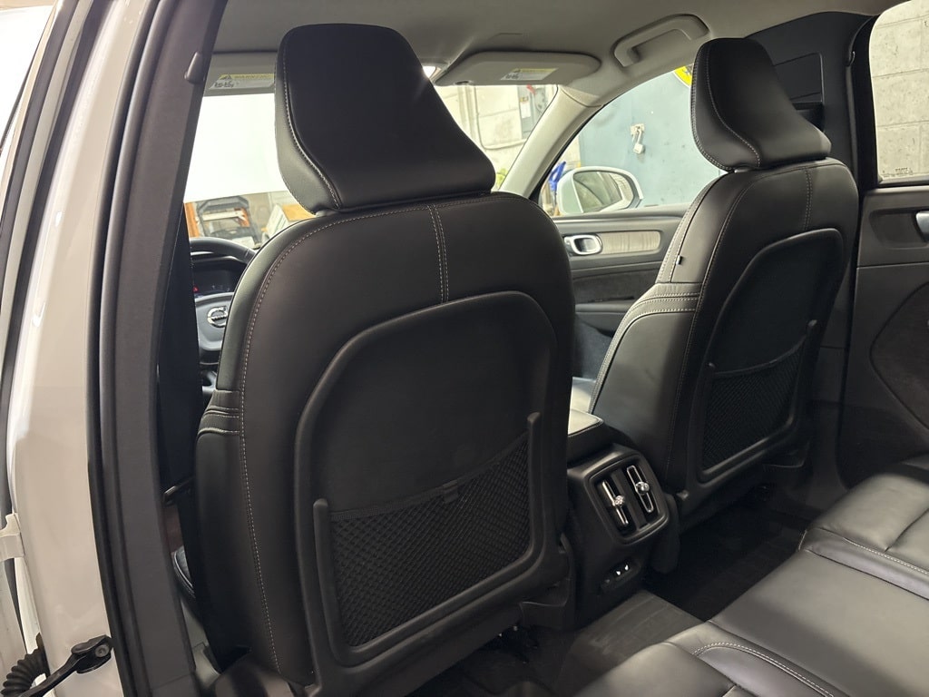 Thumbnail: 2023 Volvo XC40 - 10