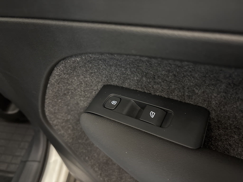 Thumbnail: 2023 Volvo XC40 - 34