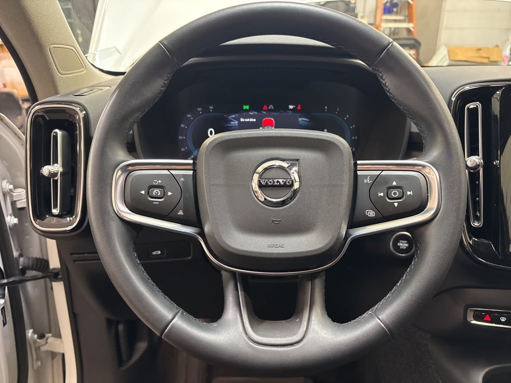 Thumbnail: 2023 Volvo XC40 - 7