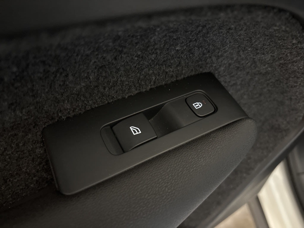 Thumbnail: 2023 Volvo XC40 - 30