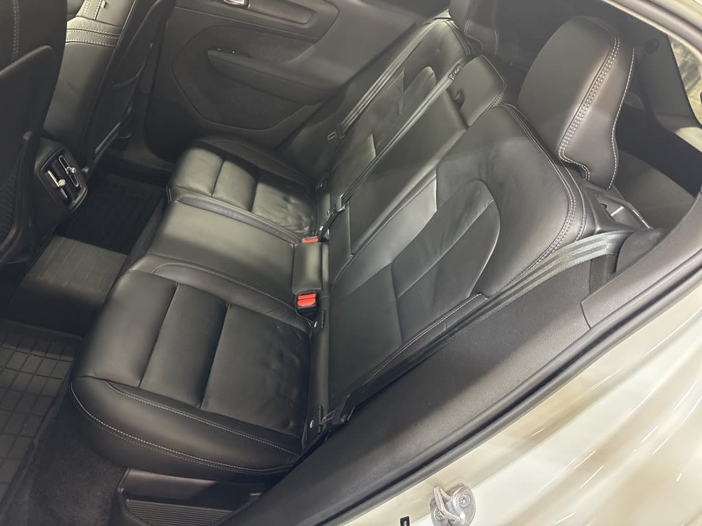 Thumbnail: 2023 Volvo XC40 - 31