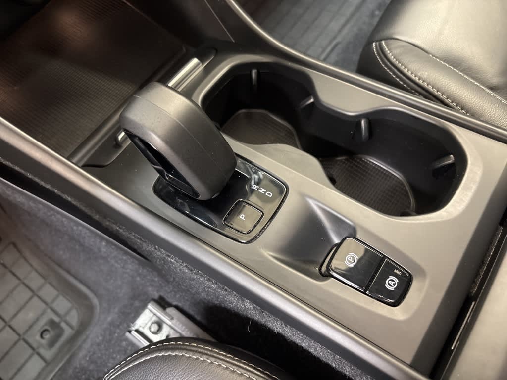 Thumbnail: 2023 Volvo XC40 - 26