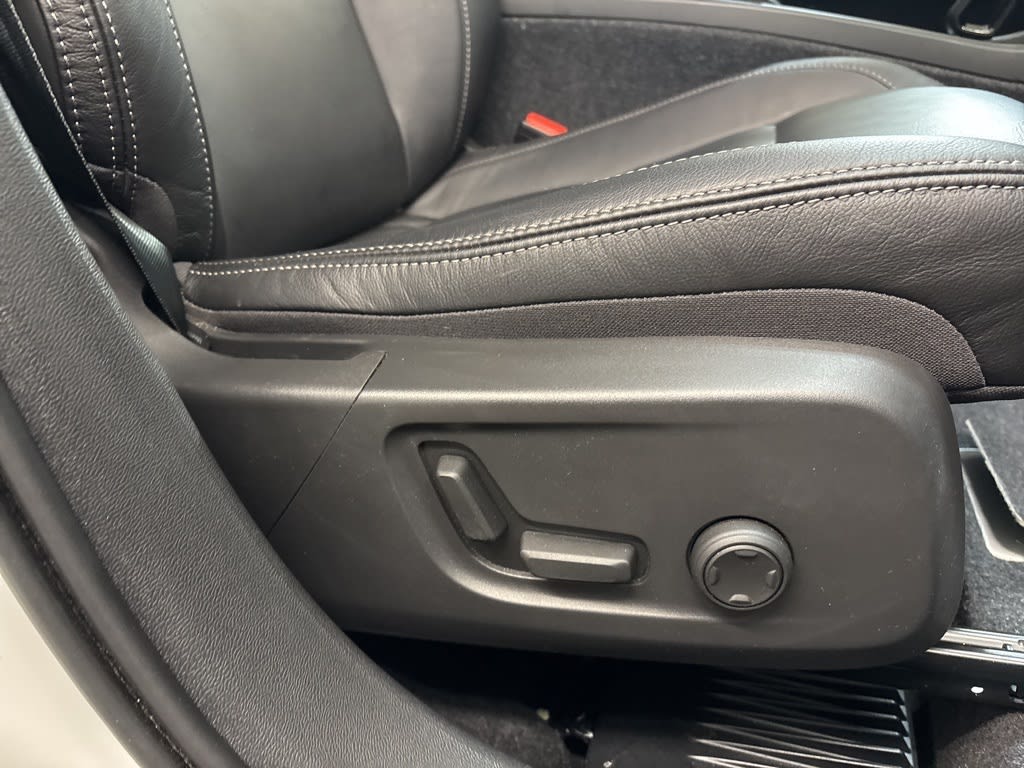 Thumbnail: 2023 Volvo XC40 - 41