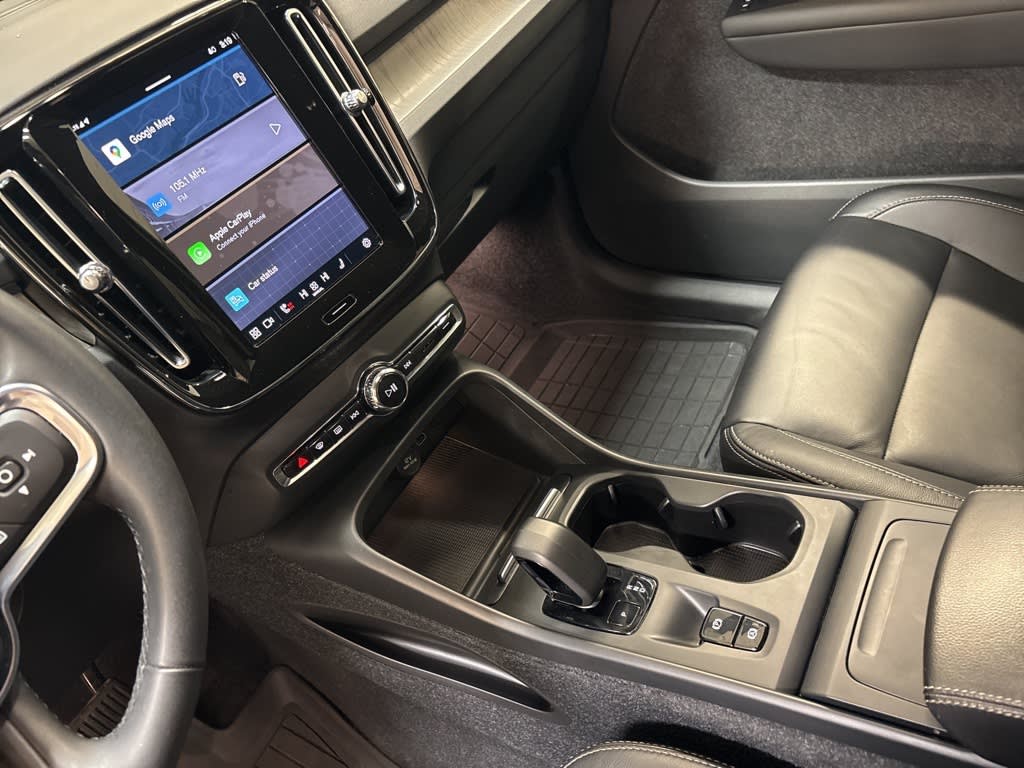 Thumbnail: 2023 Volvo XC40 - 13