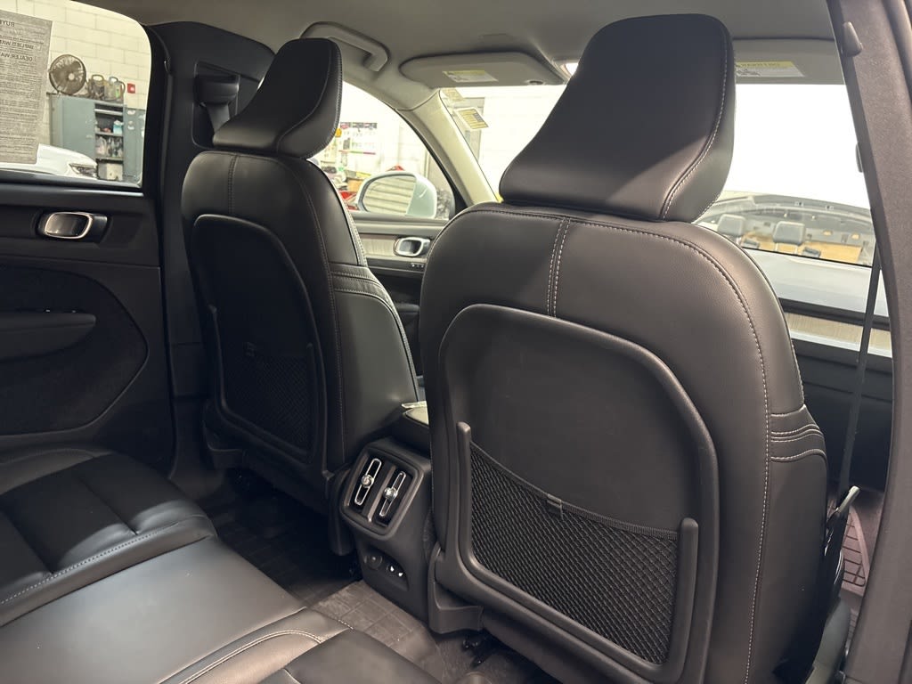 Thumbnail: 2023 Volvo XC40 - 37