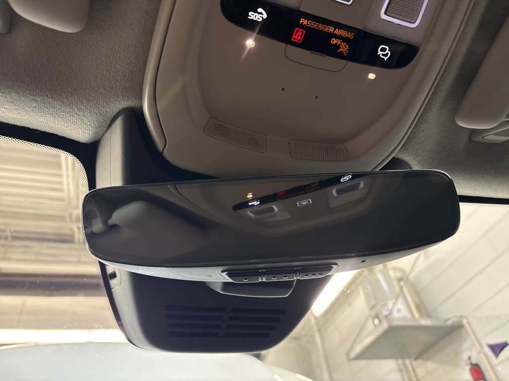 Thumbnail: 2023 Volvo XC40 - 28