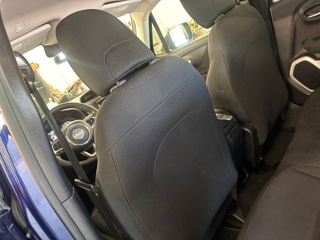 Thumbnail: 2019 Jeep Renegade - 10