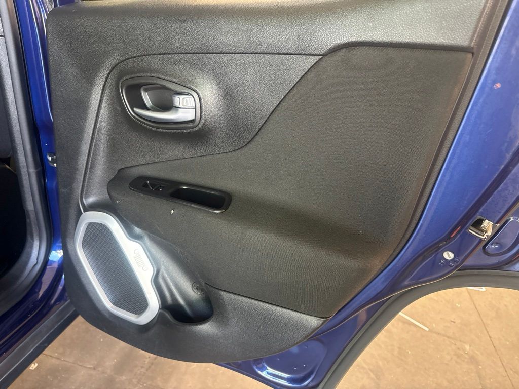 Thumbnail: 2019 Jeep Renegade - 31