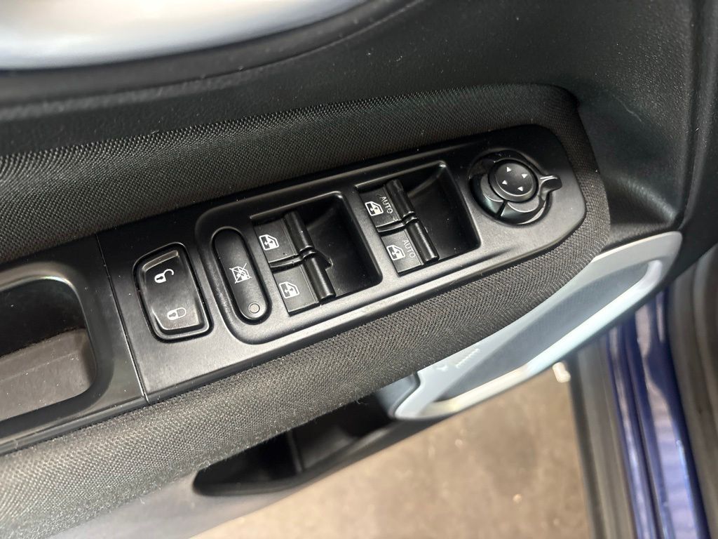 Thumbnail: 2019 Jeep Renegade - 21