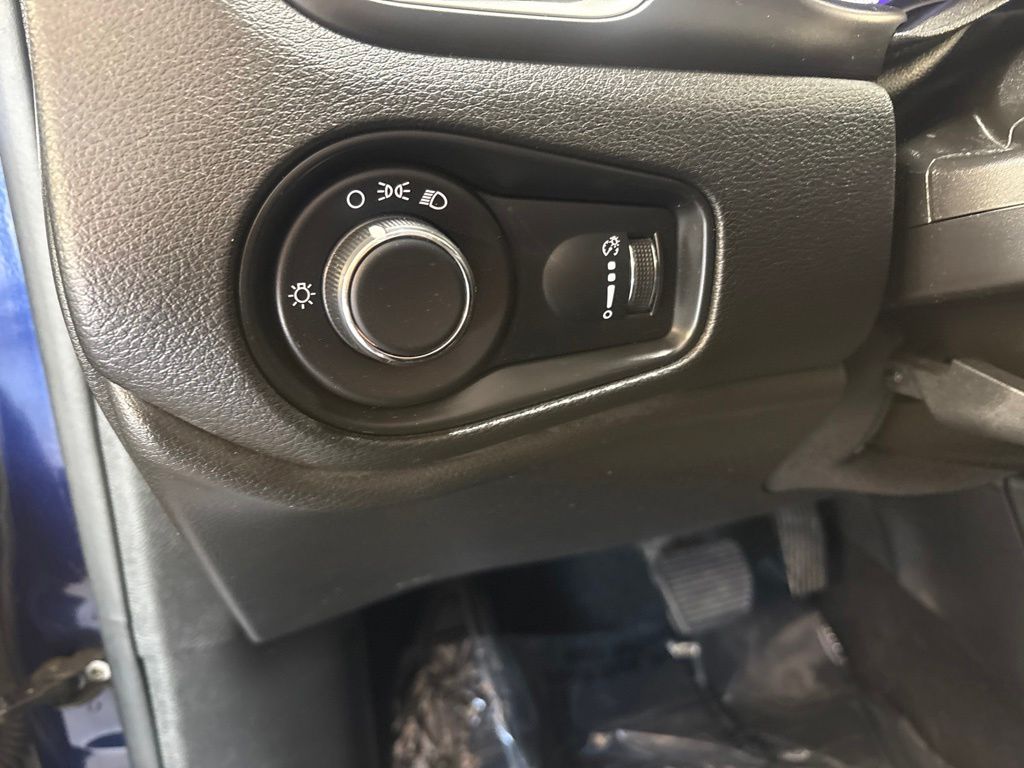 Thumbnail: 2019 Jeep Renegade - 22
