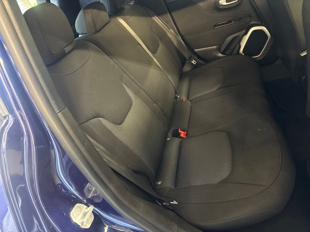 Thumbnail: 2019 Jeep Renegade - 33