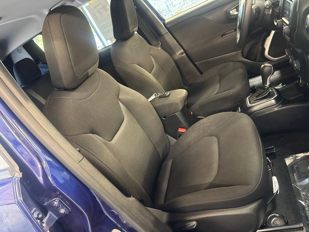 Thumbnail: 2019 Jeep Renegade - 37