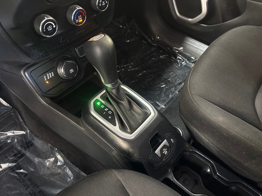Thumbnail: 2019 Jeep Renegade - 27