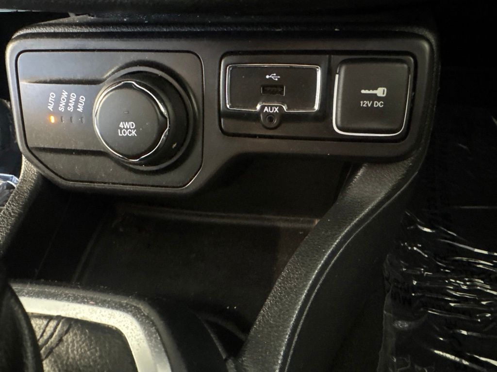Thumbnail: 2019 Jeep Renegade - 26