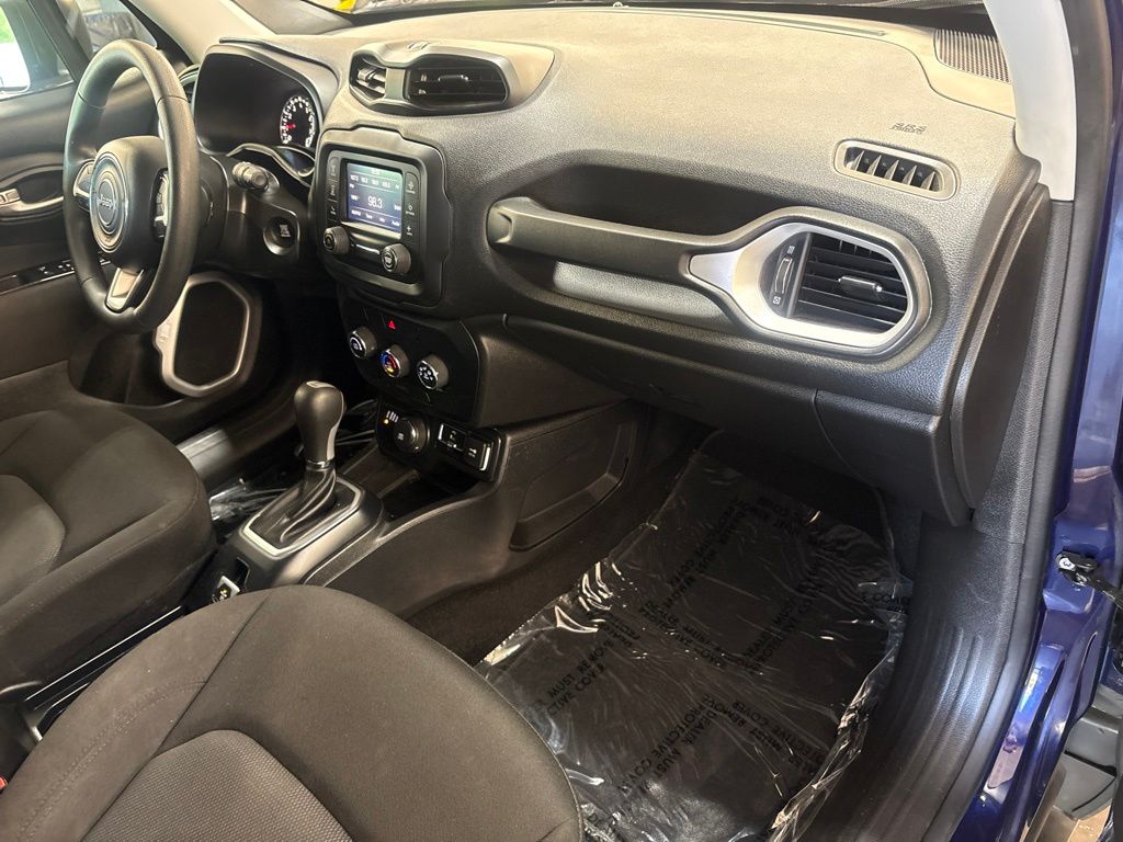 Thumbnail: 2019 Jeep Renegade - 38