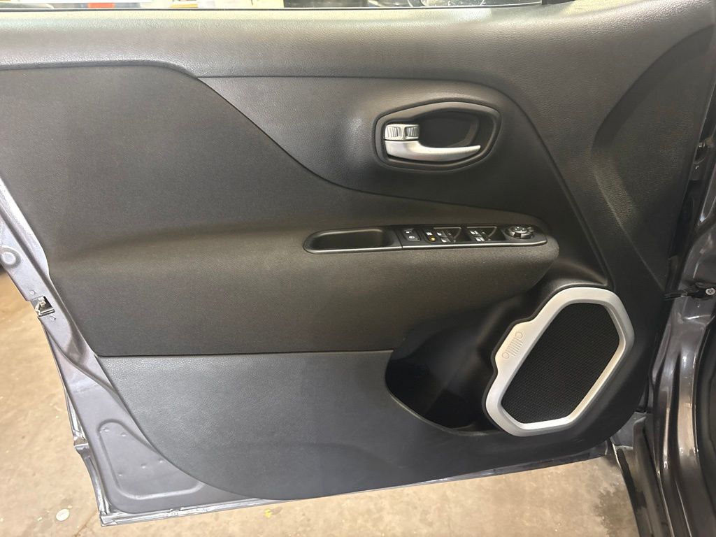 Thumbnail: 2021 Jeep Renegade - 21