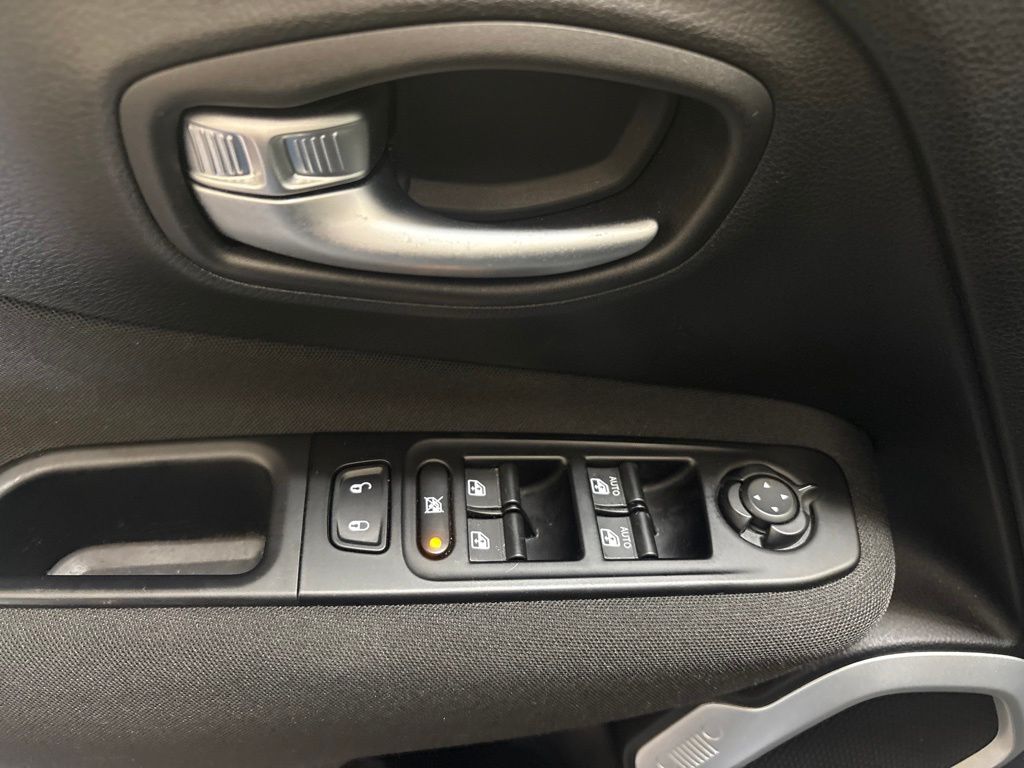Thumbnail: 2021 Jeep Renegade - 22