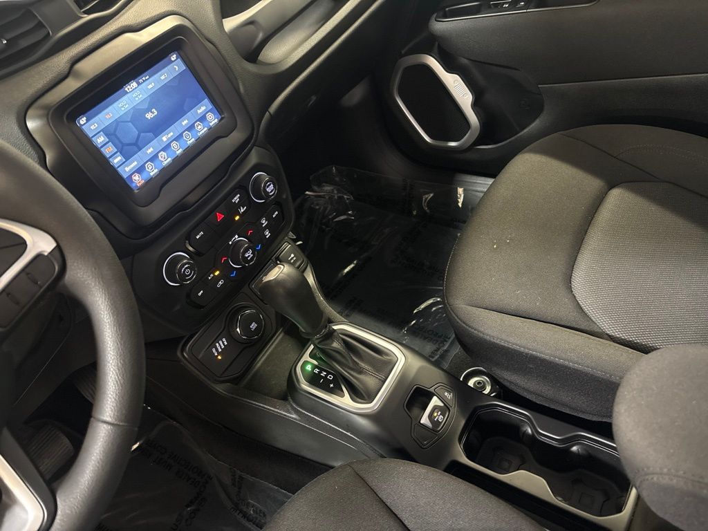 Thumbnail: 2021 Jeep Renegade - 15