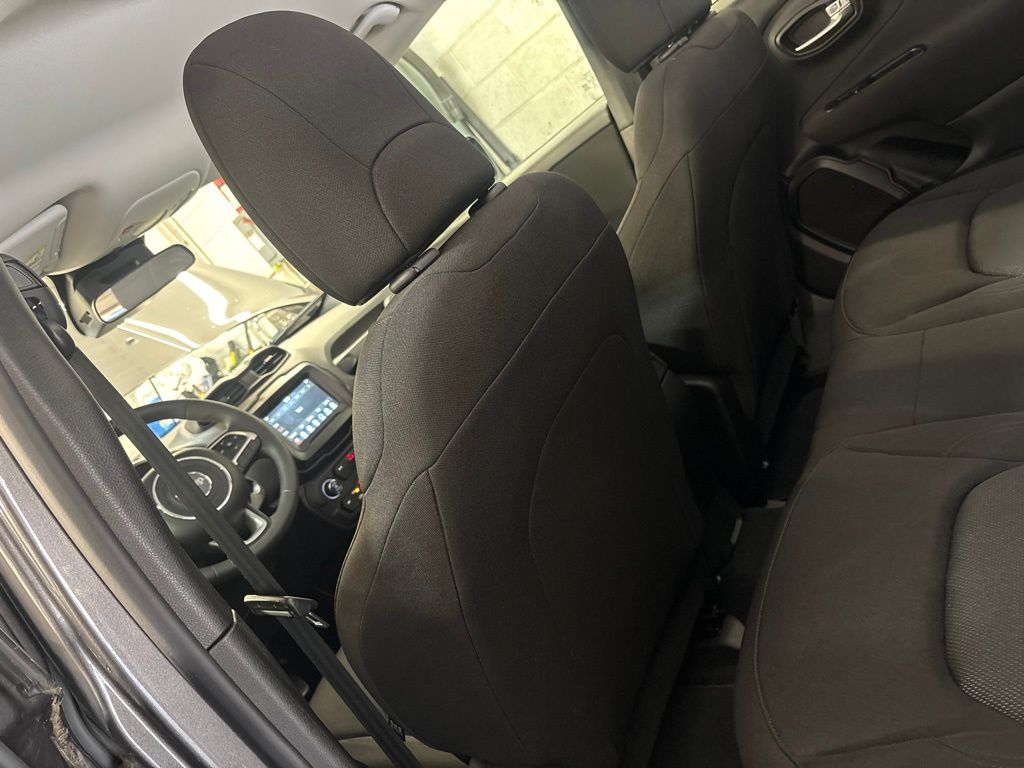 Thumbnail: 2021 Jeep Renegade - 35