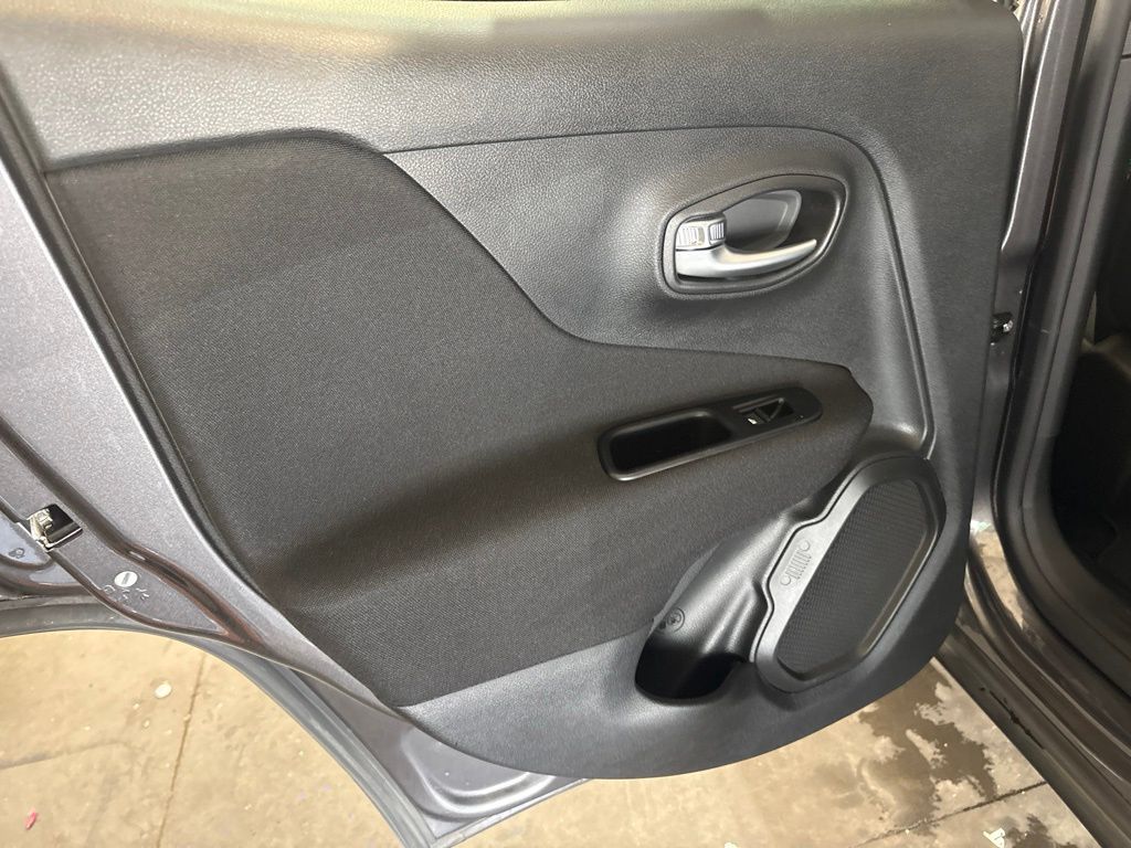 Thumbnail: 2021 Jeep Renegade - 33