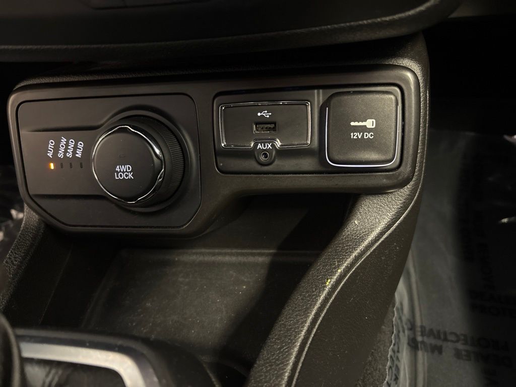 Thumbnail: 2021 Jeep Renegade - 29
