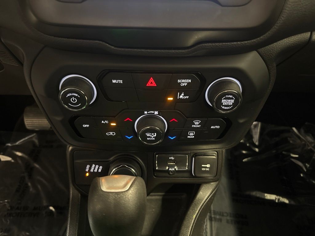 Thumbnail: 2021 Jeep Renegade - 28