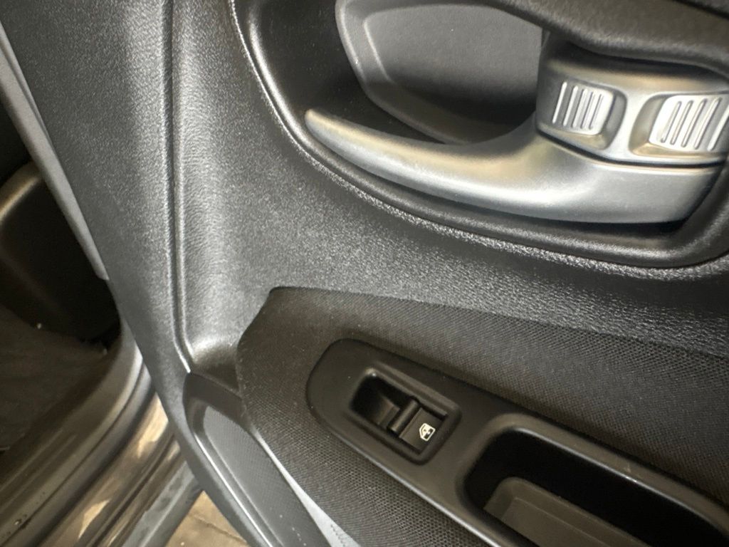 Thumbnail: 2021 Jeep Renegade - 37