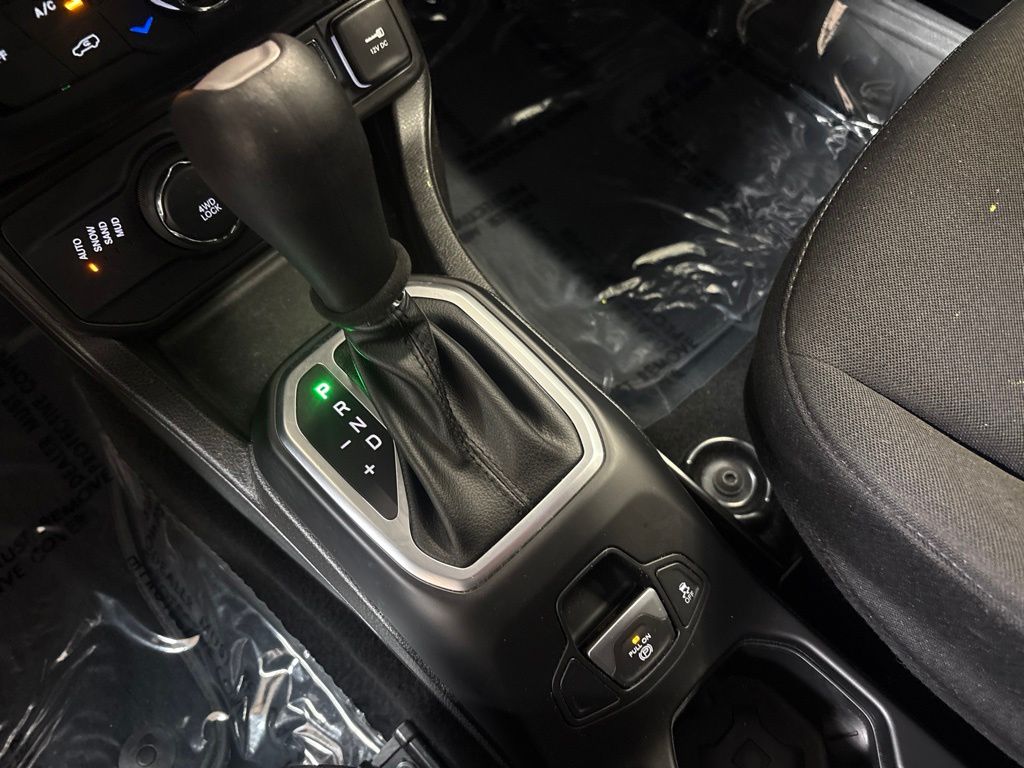 Thumbnail: 2021 Jeep Renegade - 30