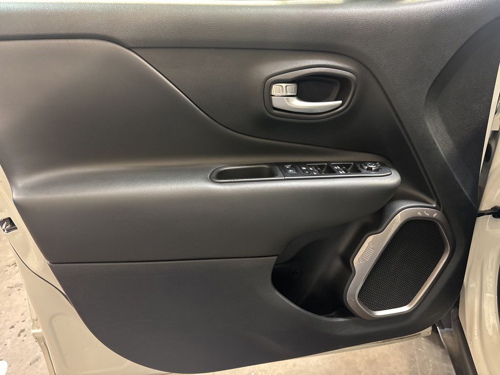 Thumbnail: 2023 Jeep Renegade - 21