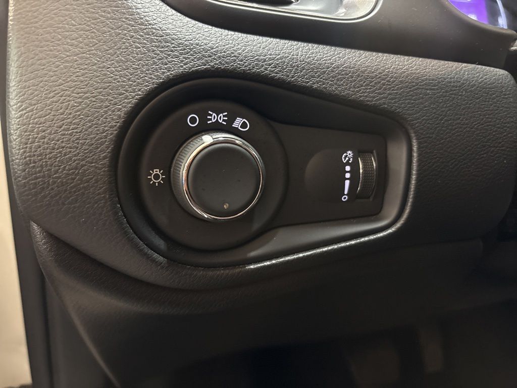 Thumbnail: 2023 Jeep Renegade - 23