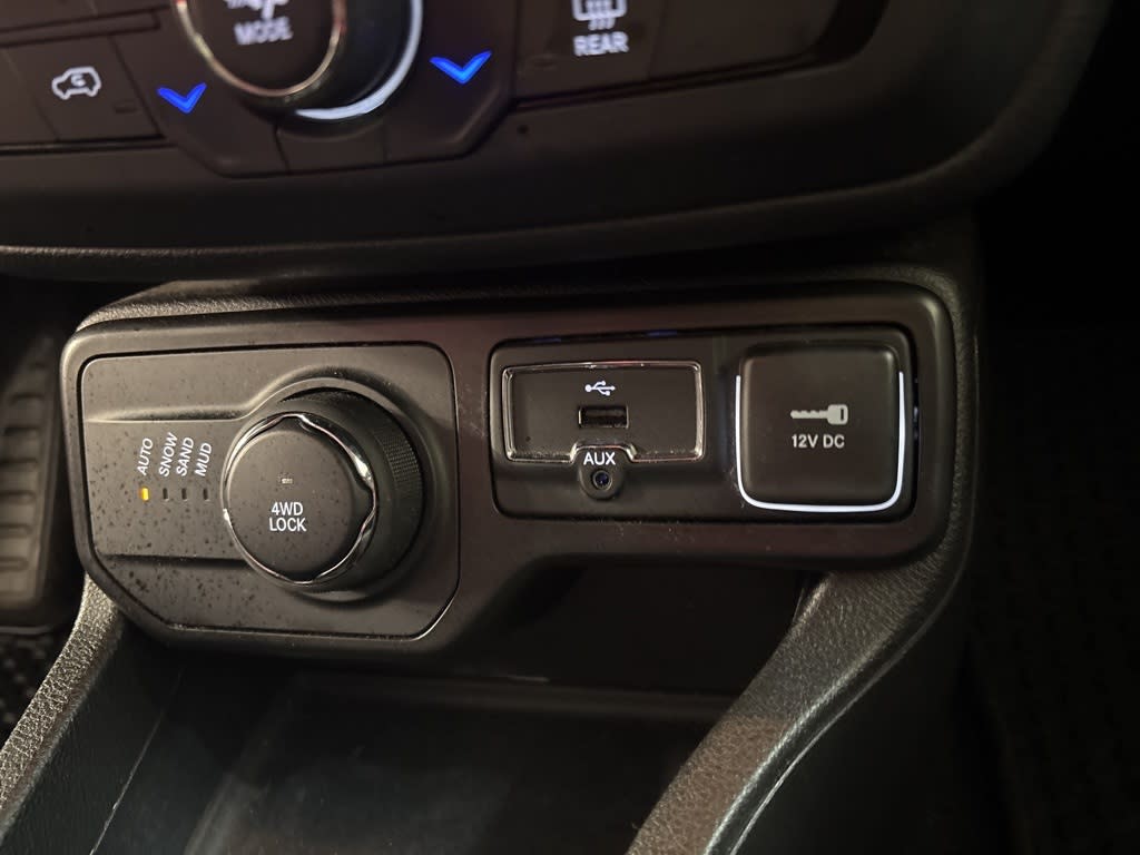 Thumbnail: 2023 Jeep Renegade - 28