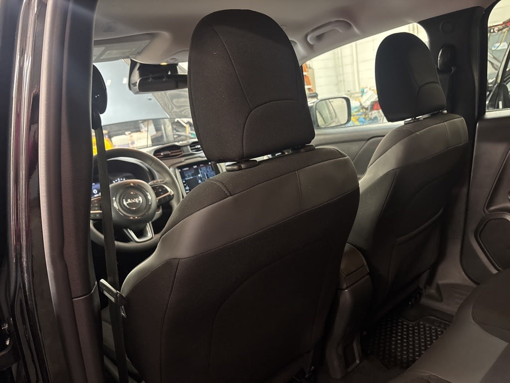 Thumbnail: 2023 Jeep Renegade - 10