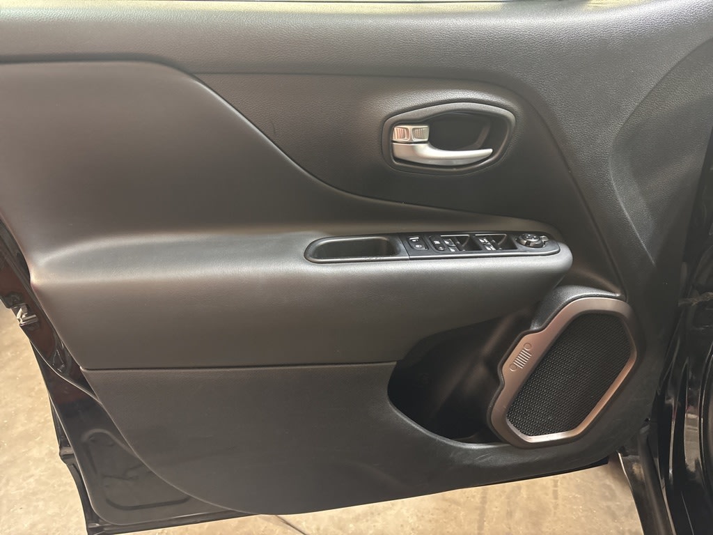 Thumbnail: 2023 Jeep Renegade - 21