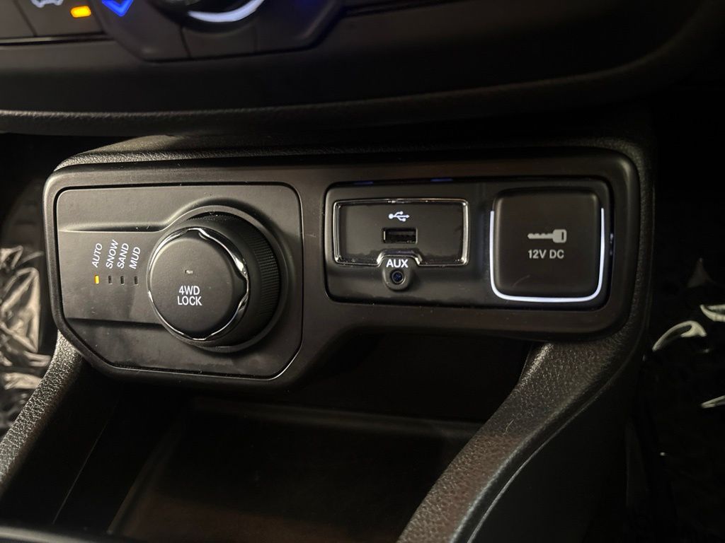 Thumbnail: 2023 Jeep Renegade - 28