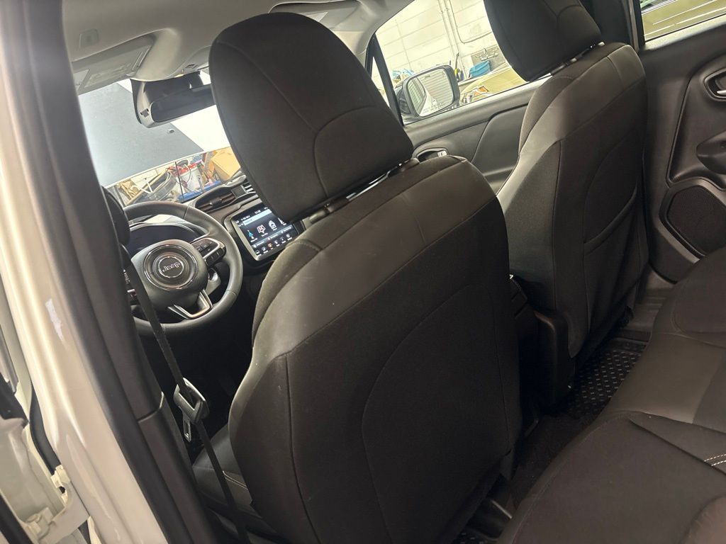 Thumbnail: 2023 Jeep Renegade - 33