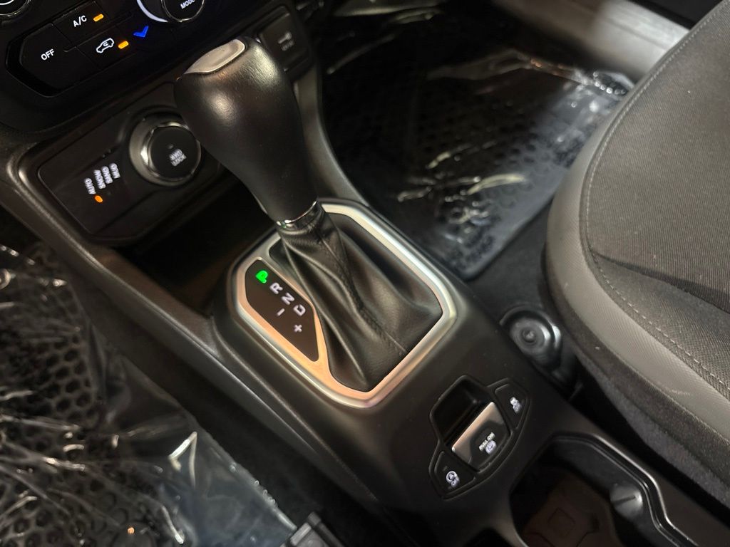 Thumbnail: 2023 Jeep Renegade - 29