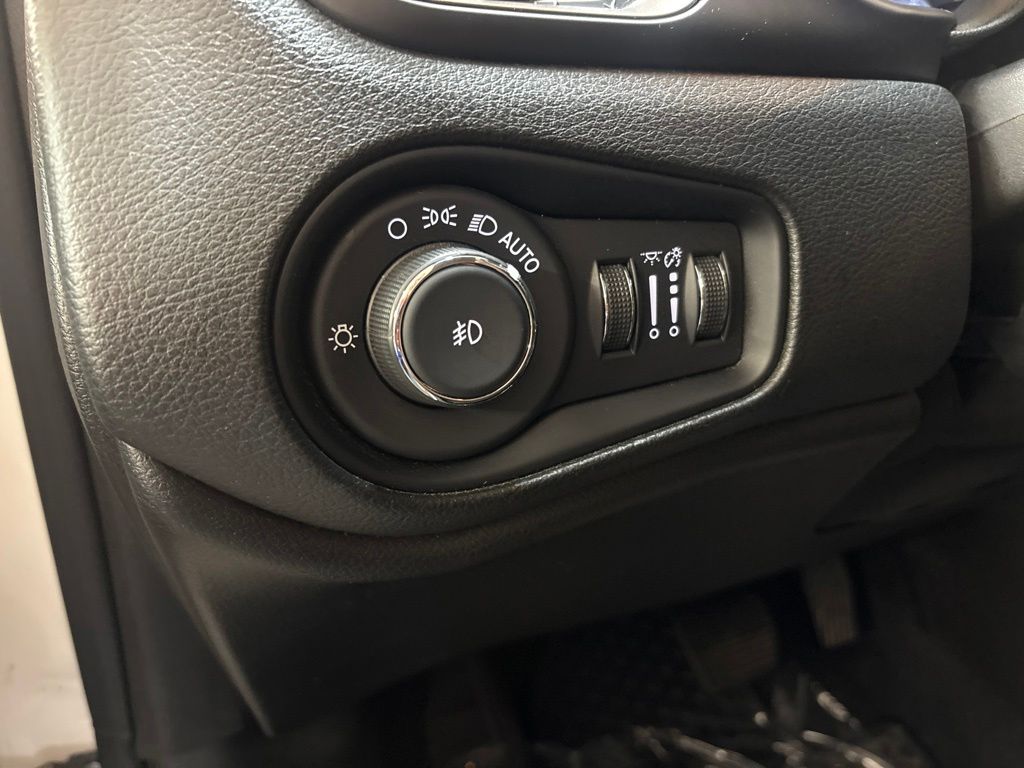 Thumbnail: 2023 Jeep Renegade - 23