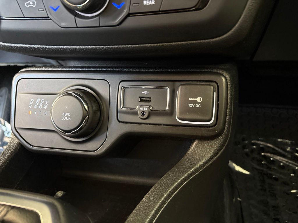 Thumbnail: 2023 Jeep Renegade - 29