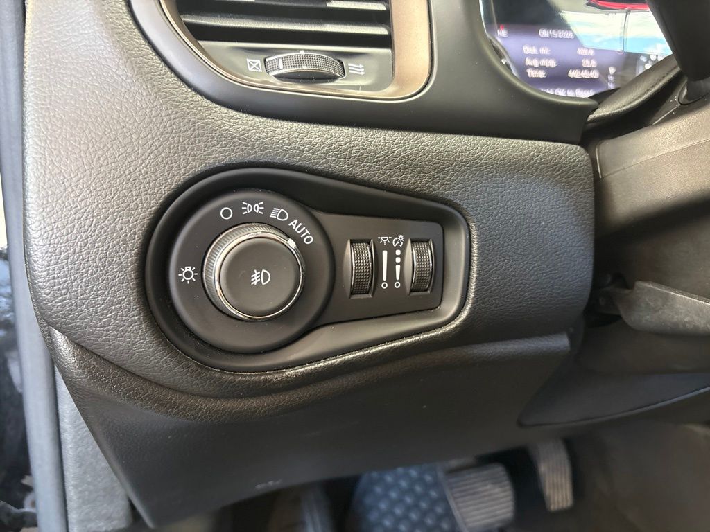 Thumbnail: 2023 Jeep Renegade - 24