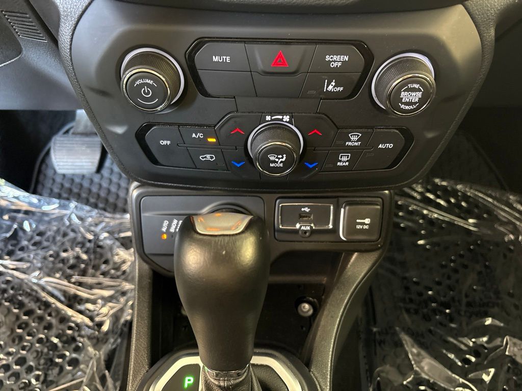 Thumbnail: 2023 Jeep Renegade - 28