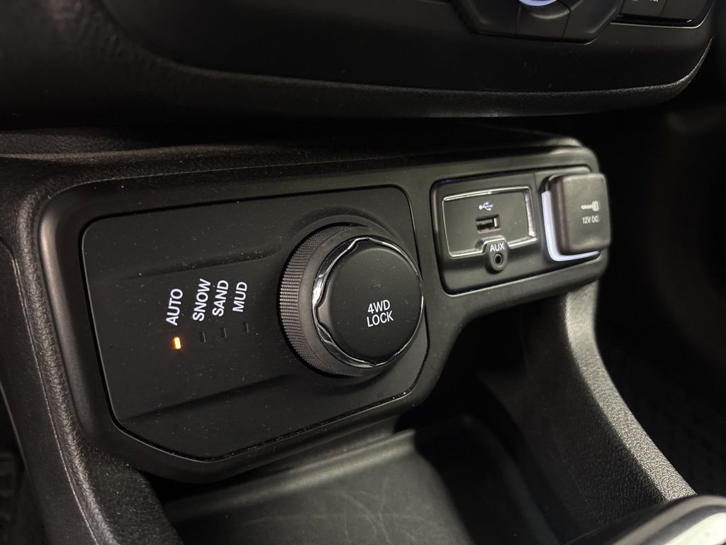 Thumbnail: 2023 Jeep Renegade - 31