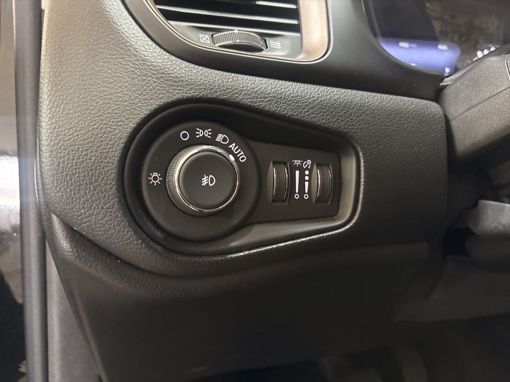 Thumbnail: 2023 Jeep Renegade - 24