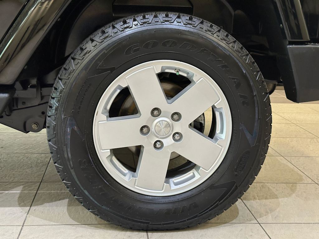 Thumbnail: 2013 Jeep Wrangler - 8